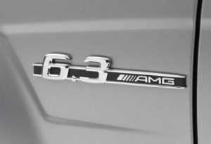 Mercedes C63 AMG логотип шильдик