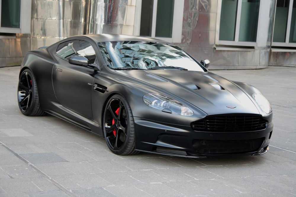 Чёрный матовый Aston Martin DBS